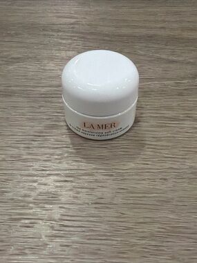 LA MER The Mosturizing Soft Cream - 0.12 fl oz Sample Size